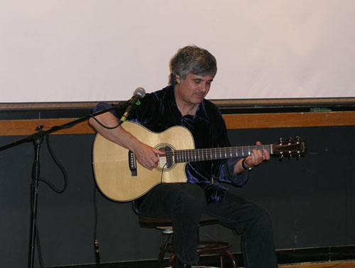 Laurence Juber playing guitar.